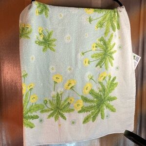 Vintage 70’s terry‎ cloth tablecloth. Tastemakers light blue dandelions 46 x 50